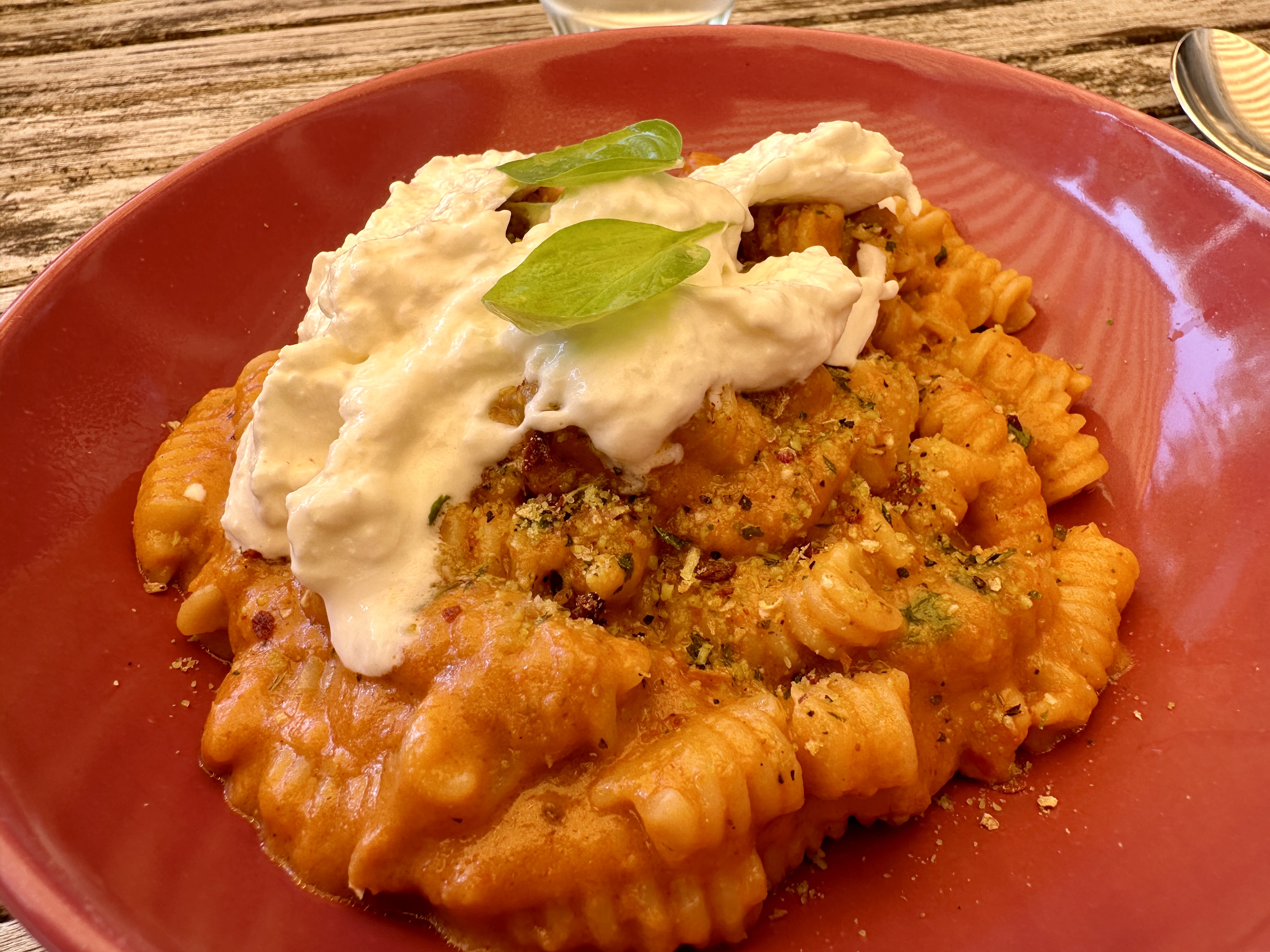 <i>Schnelle Pasta mit</i><i>würziger Sauce</i>